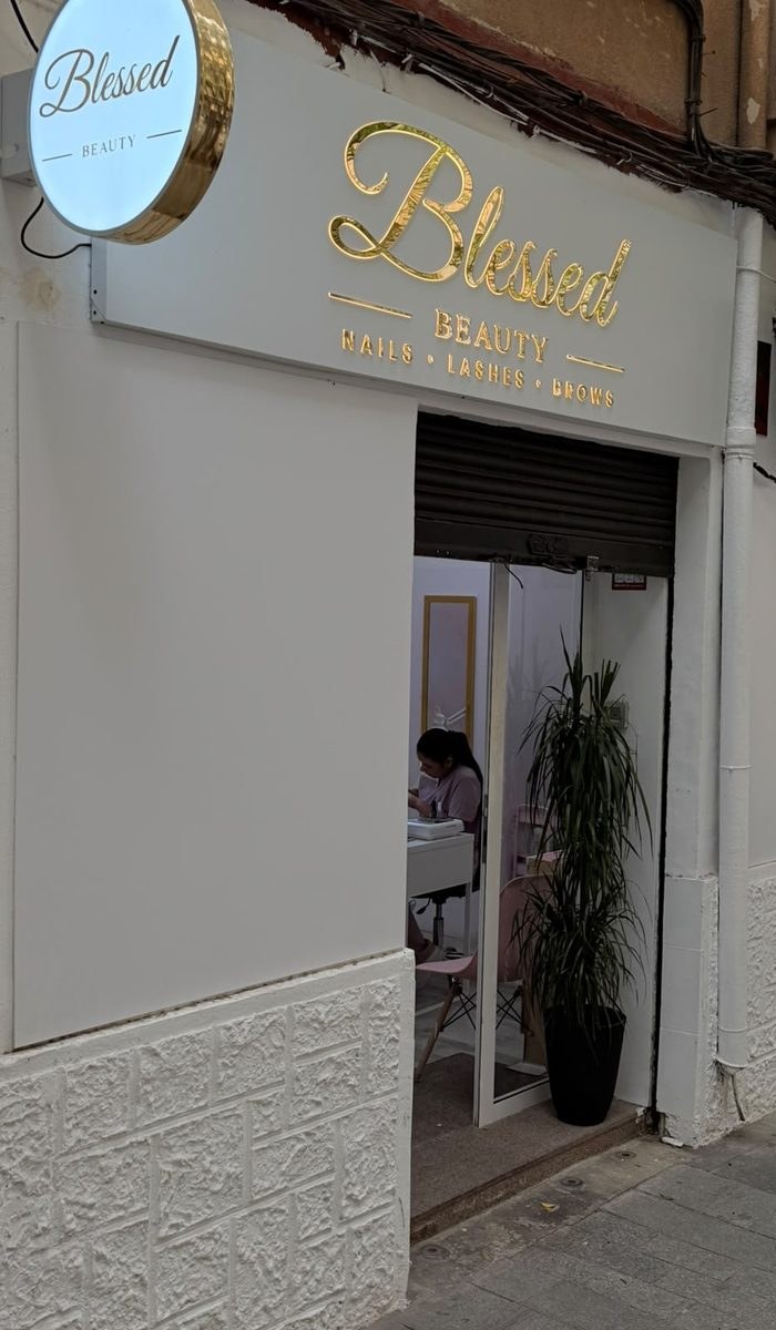 Rótulo dorado de Blessed Beauty